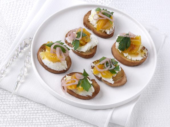 Goat Cheese and Apricot Tartine
